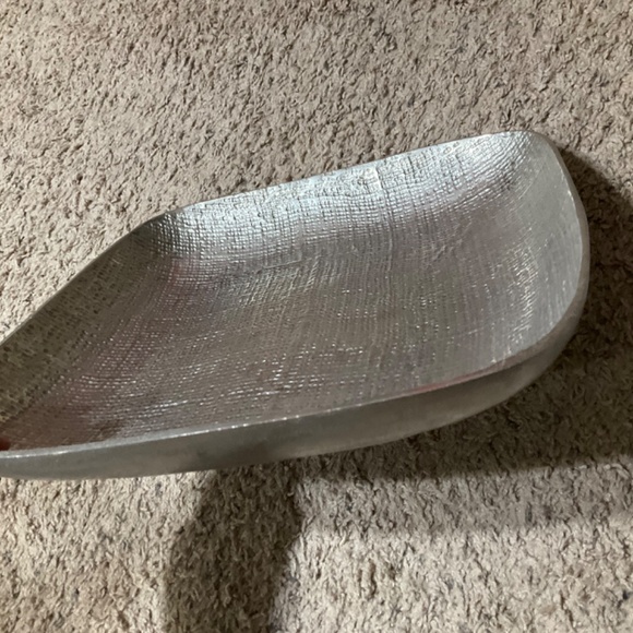 Gorgeous Metal Catch All Tray 12”X12”X2” Hand-crafted by a skilled Artisans - Picture 5 of 8